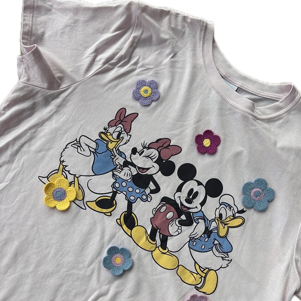 Disney Women t-shirt XXL Mickey & Friends Character Pink Tee Crochet Flowers new
